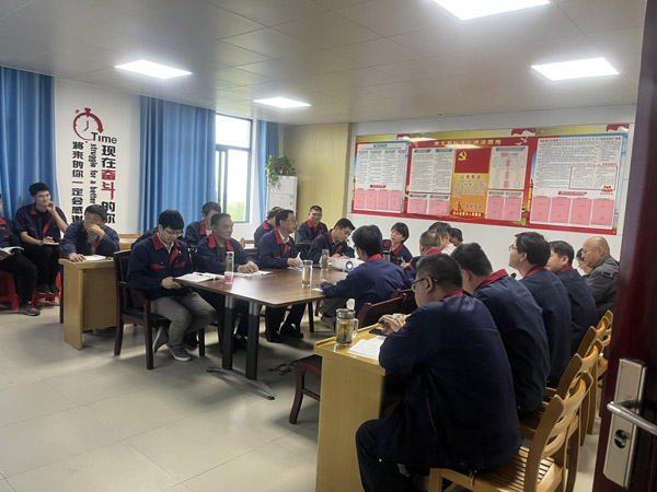 王伍升到建材研究室、建材公司調(diào)研